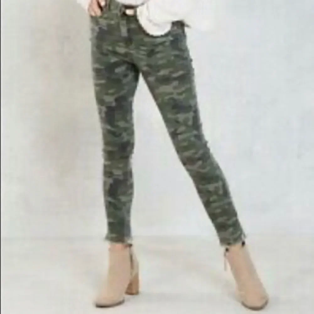 Mud Pie Women's Rory Green‎ Camo Jeans size Small D30
